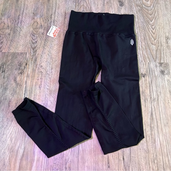 NWT FP Movement Free People Classic Black Leggings Ribbed Cutout Sz M/L - Picture 11 of 11